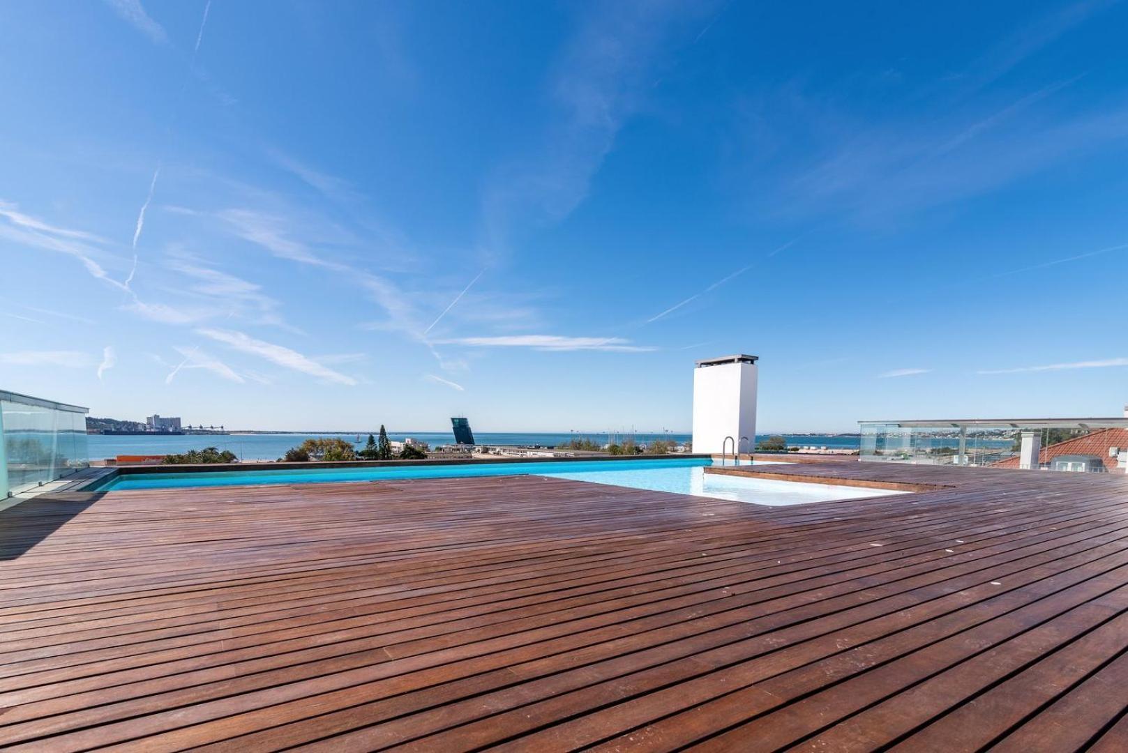 Guestready - Alges Apt With Stunning Rooftop Pool Apartman Kültér fotó