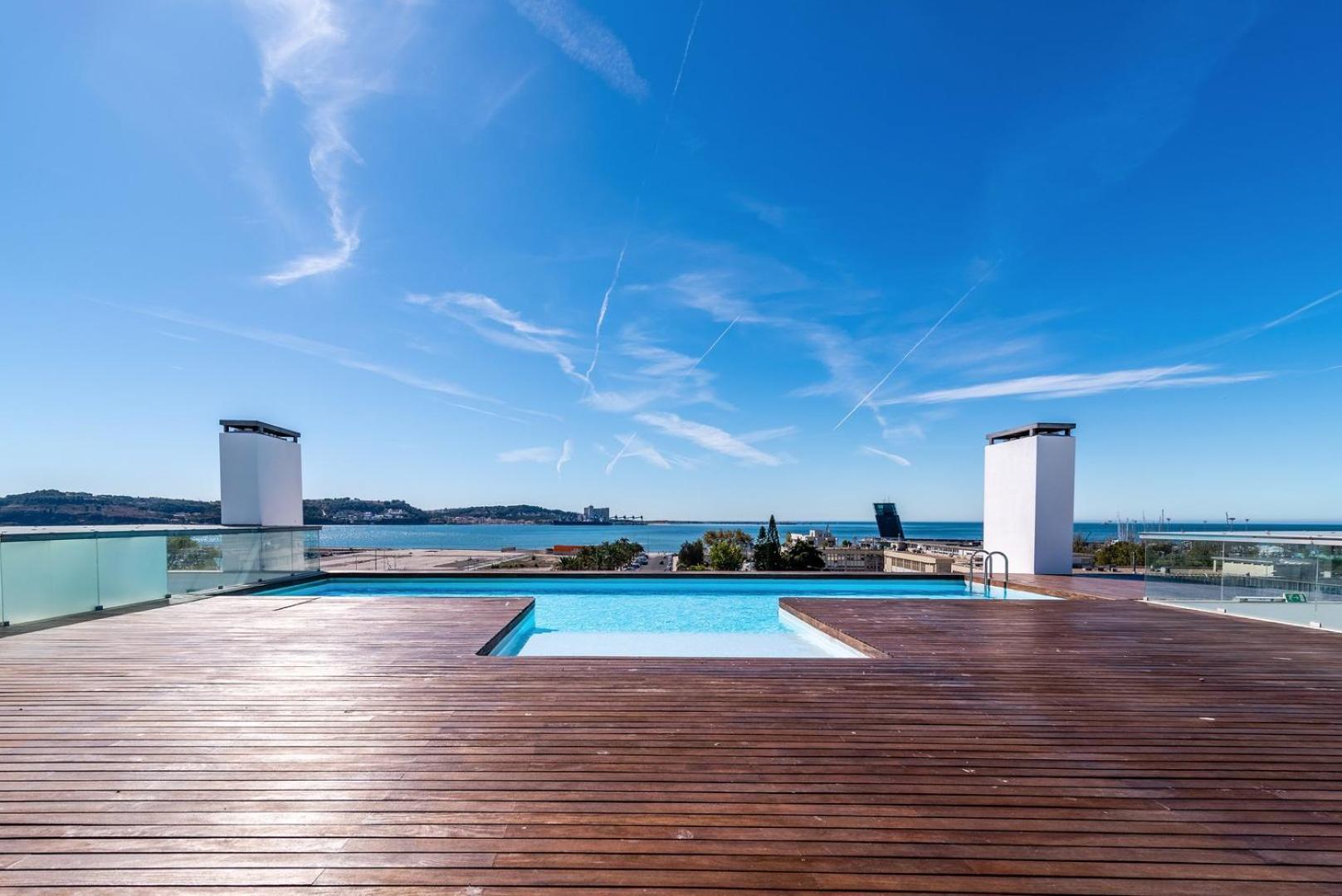 Guestready - Alges Apt With Stunning Rooftop Pool Apartman Kültér fotó